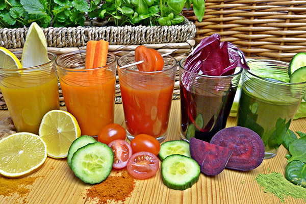 Prozdrowotne mieszanki soków warzywnych z dodatkiem ziół – opracowywane w PUM