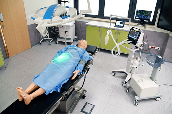 Zajęcia z transmisją streamingową z sali operacyjnej