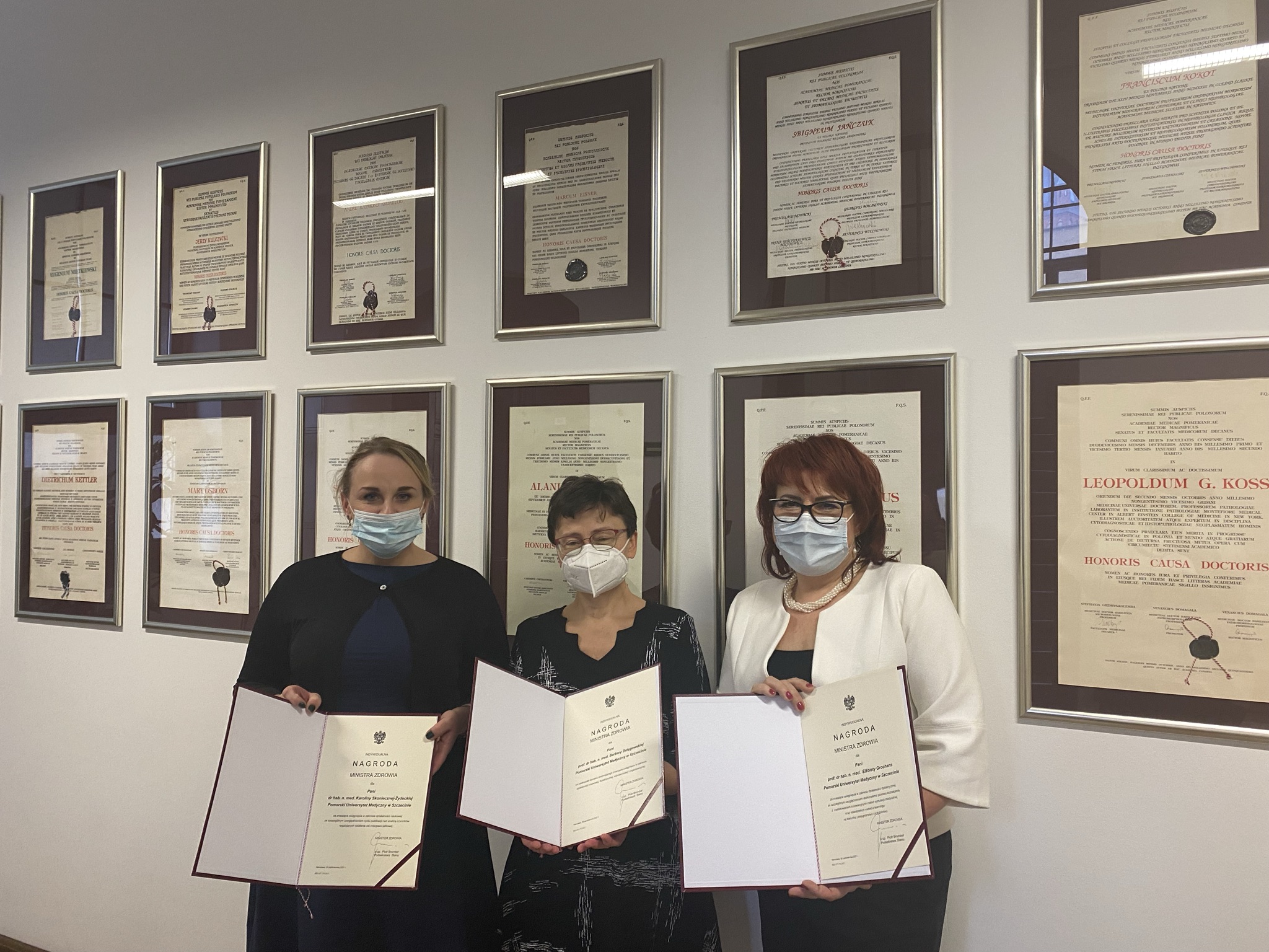 Cztery nagrody Ministra Zdrowia dla profesorów PUM