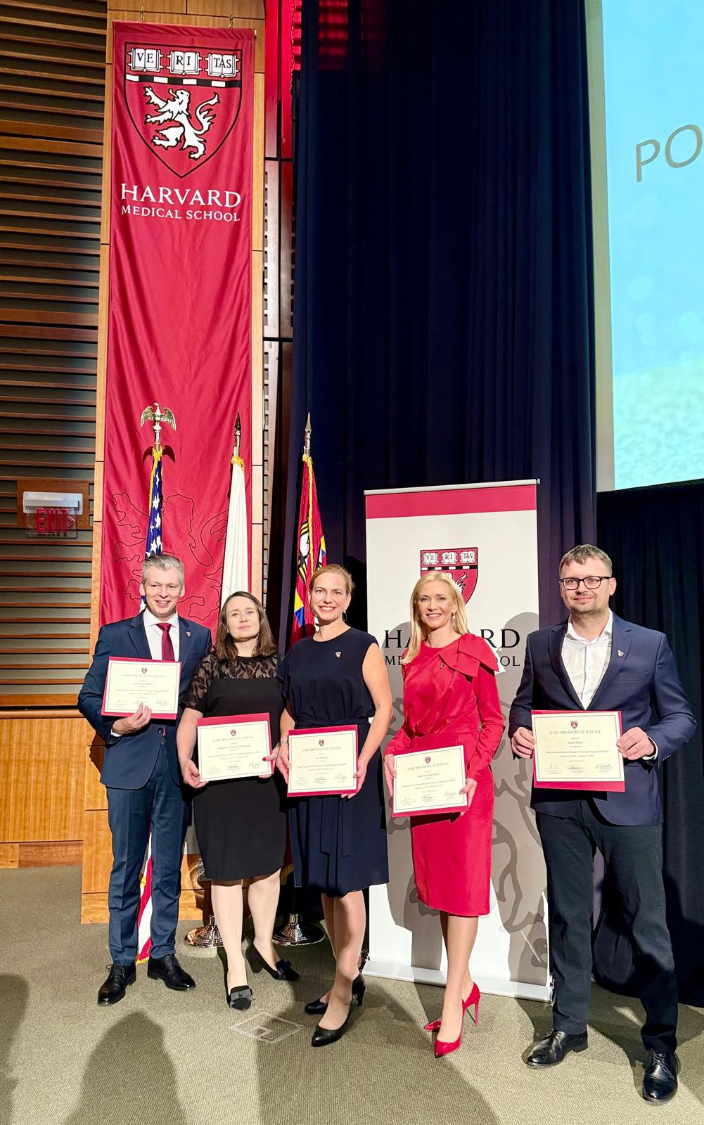 Pięcioro naukowców z Pomorskiego Uniwersytetu Medycznego w Szczecinie w prestiżowym programie Harvardu. 