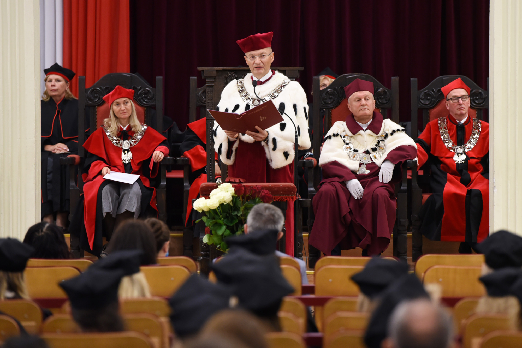 Doktorzy i doktorzy habilitowani z dyplomami PUM