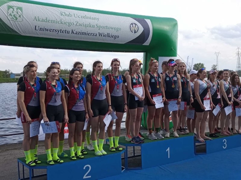 Dwie wioślarskie ósemki z PUM na podium