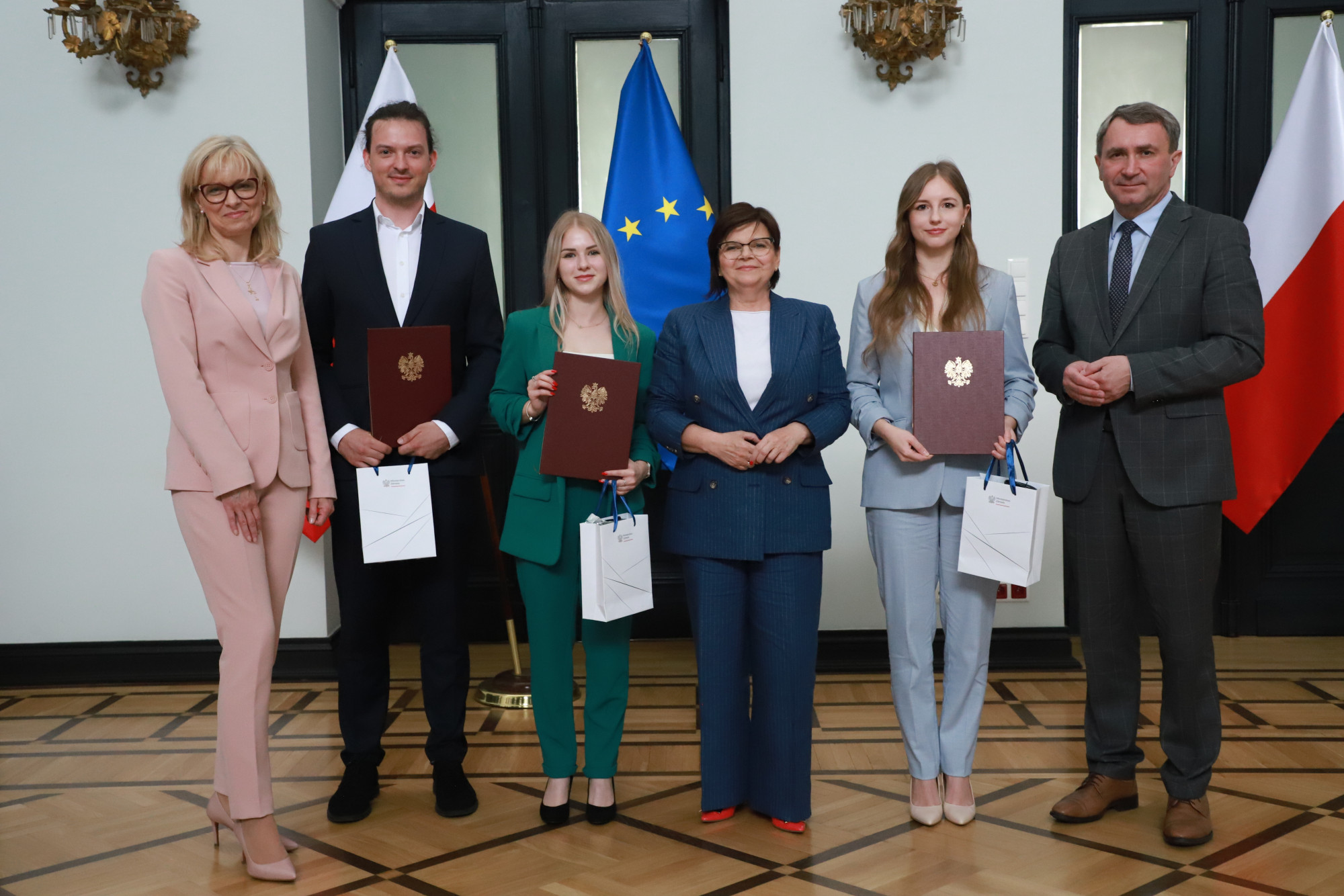 Troje studentów PUM ze stypendiami Ministra Zdrowia