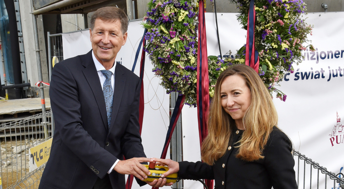 Symboliczny krok milowy – wiecha na największej inwestycji PUM