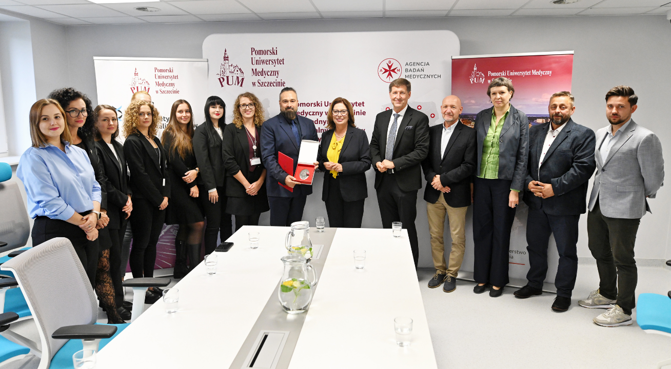 Marszałek Senatu RP Małgorzata Kidawa-Błońska uhonorowała zespół PBGOT Medalionem Senatu RP