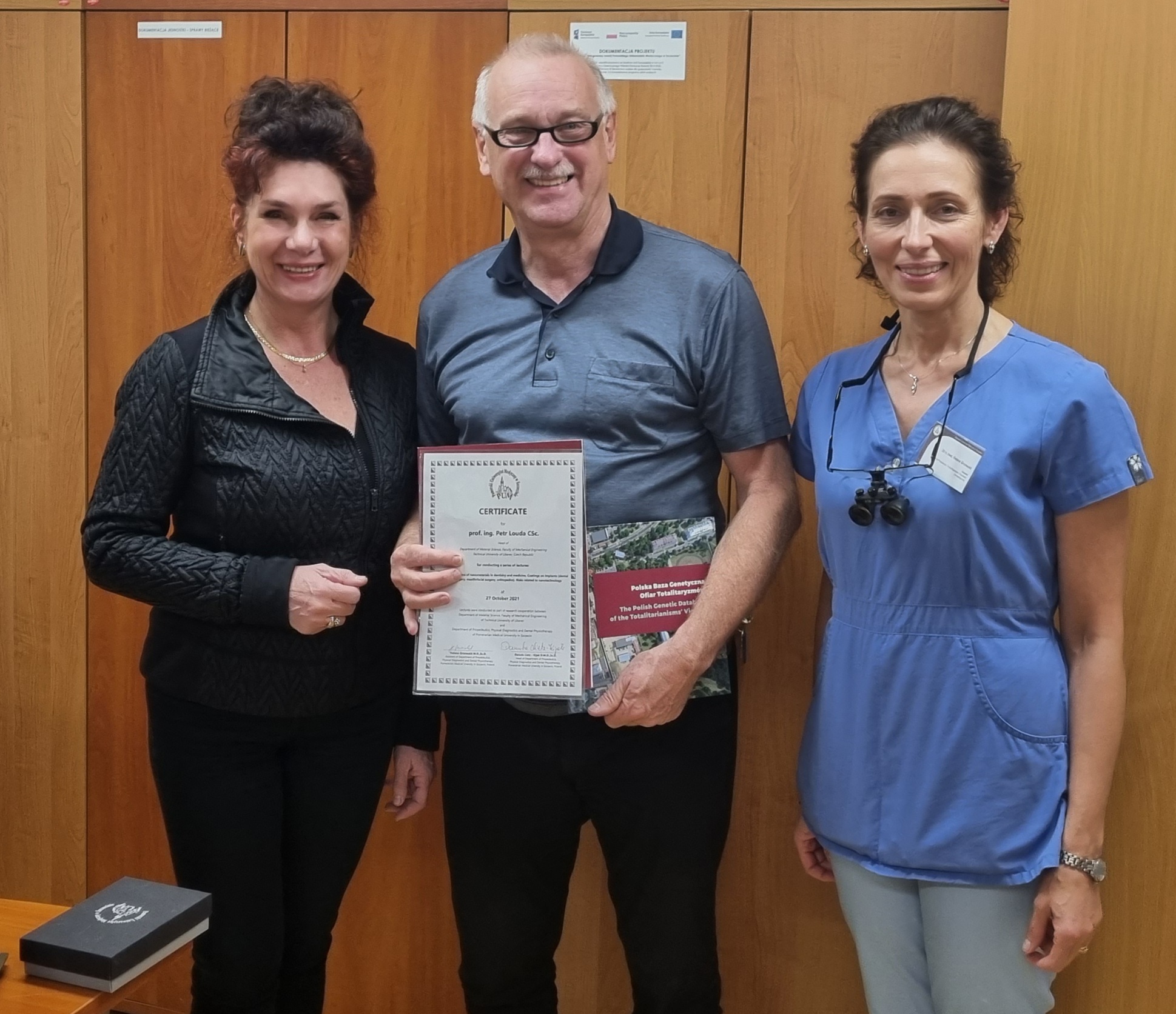 Nanotechnologia i nanocoating na wykładzie wizytującym