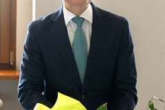 Uwieńczeniem uroczystości było wręczenie statuetki Profesorowi Bogusławowi Machalińskiemu przez rektora-elekta.