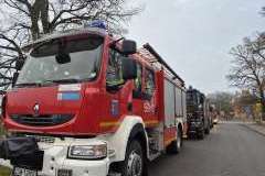 samochody straży pożarnej stojące na ulicy