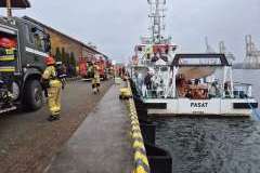 samochody służb ratowniczych, strażacy podczas ćwiczeń