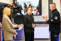 Wywiad z policjantem podczas konferencji