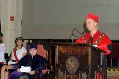 Absolwentki Położnictwa w czepkach, gotowe do pracy