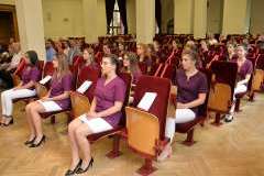 Absolwentki Położnictwa w czepkach, gotowe do pracy