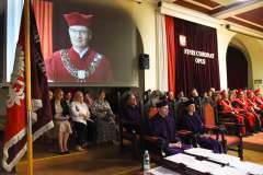 Czapki w górę! – absolwenci kierunku lekarskiego