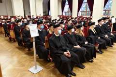 Doktorzy i doktorzy habilitowani z dyplomami PUM