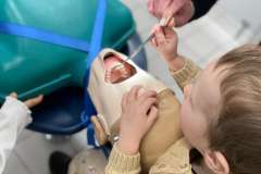 Edukacyjne spotkanie w Katedrze i Zakładzie Stomatologii Zachowawczej i Endodoncji