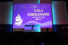 ekran od rzutnika przedstawiający napis gala ehrmanów