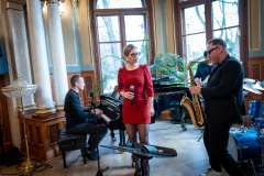 zespół muzyczny w eleganckich wnętrzach