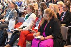 uczestnicy konferencjo słuchający wykładu