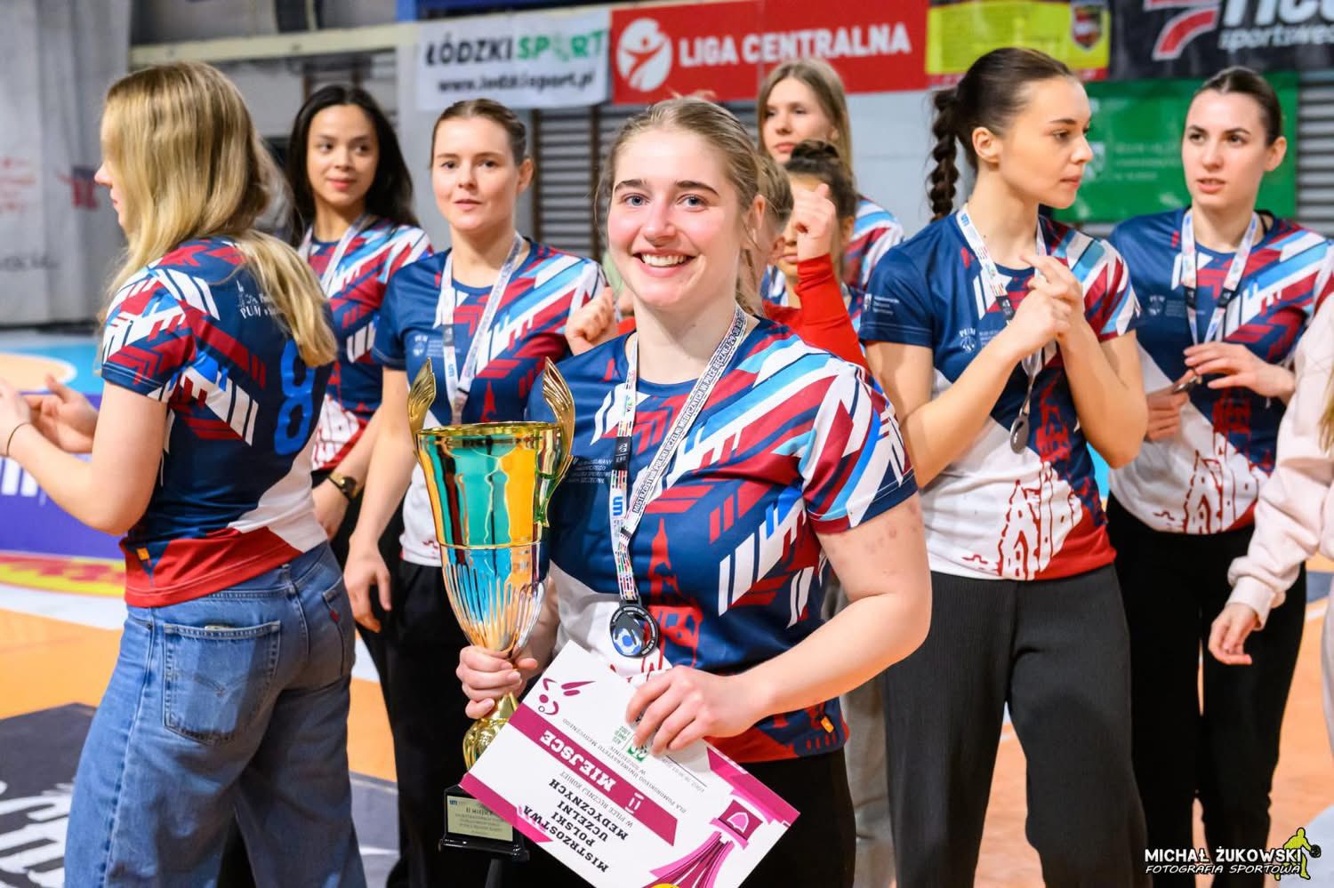 Srebrny medal dla piłkarek ręcznych AZS PUM w Mistrzostwach Polski Uczelni Medycznych w Łodzi