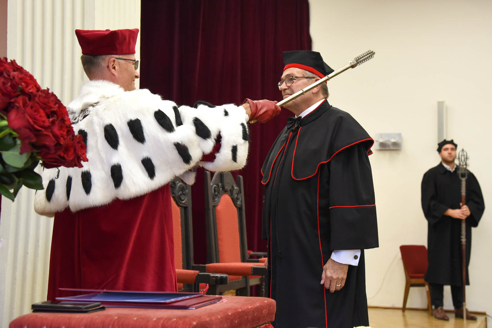 Uroczystość nadania tytułów doktora honoris causa i wręczenia dyplomów doktorów habilitowanych i doktorów w PUM.