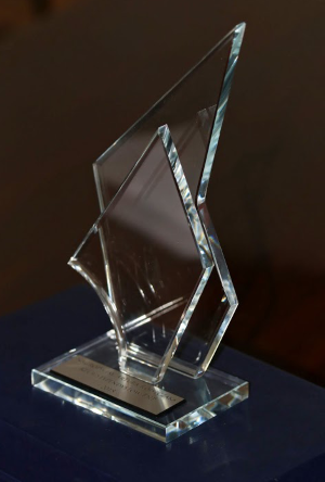 szklana statuetka nagrody