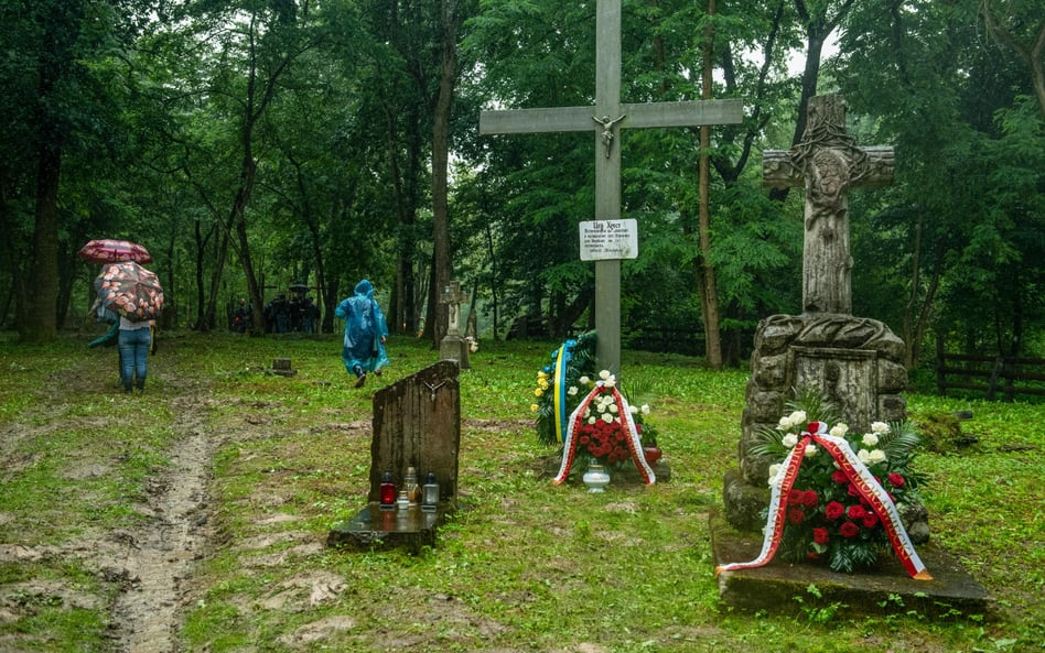Kolejny etap prac ekshumacyjnych w Puźnikach w obwodzie tarnopolskim
