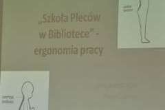 Szkoła pleców w bibliotece