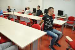 Szkoła pleców w bibliotece